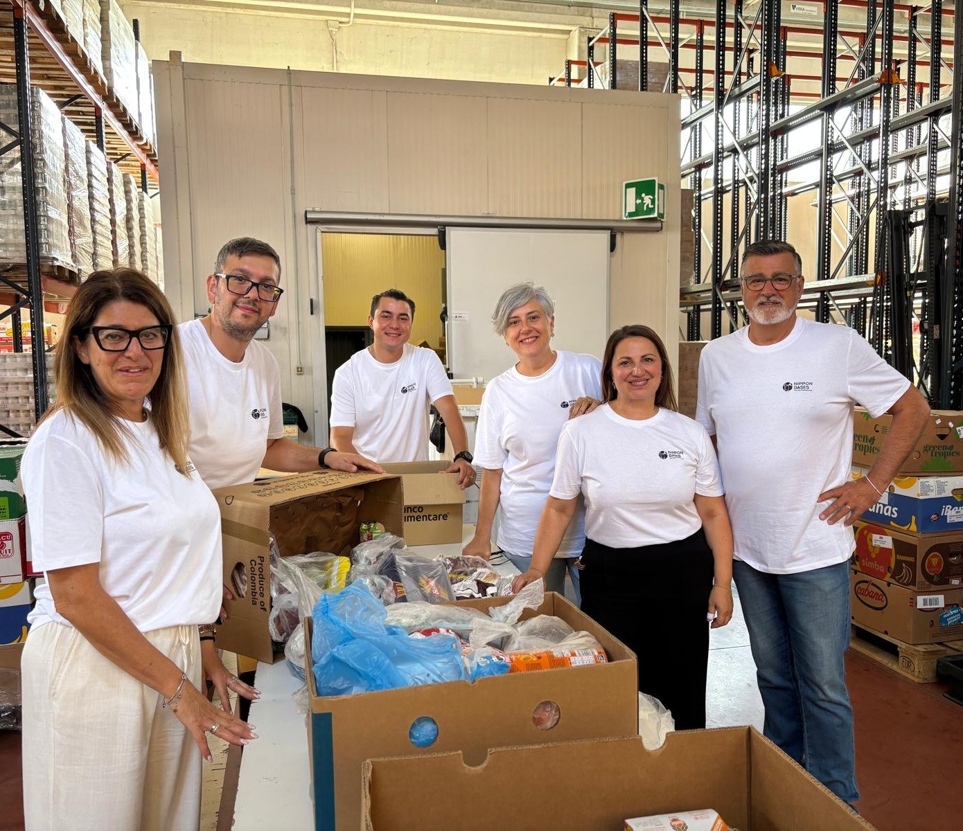 Team Nippon Sanso impegnato nella colletta per il Banco Alimentare