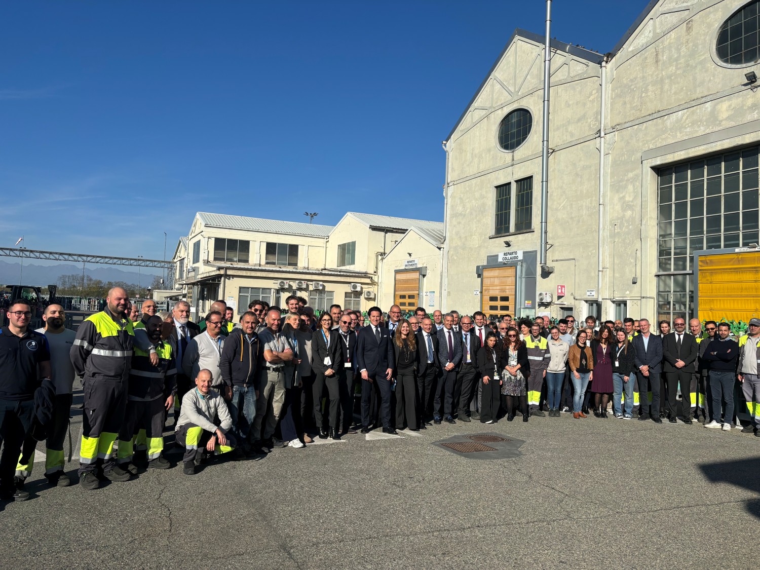Foto di gruppo delle persone del sito di Chivasso per il riconoscimento Platino
